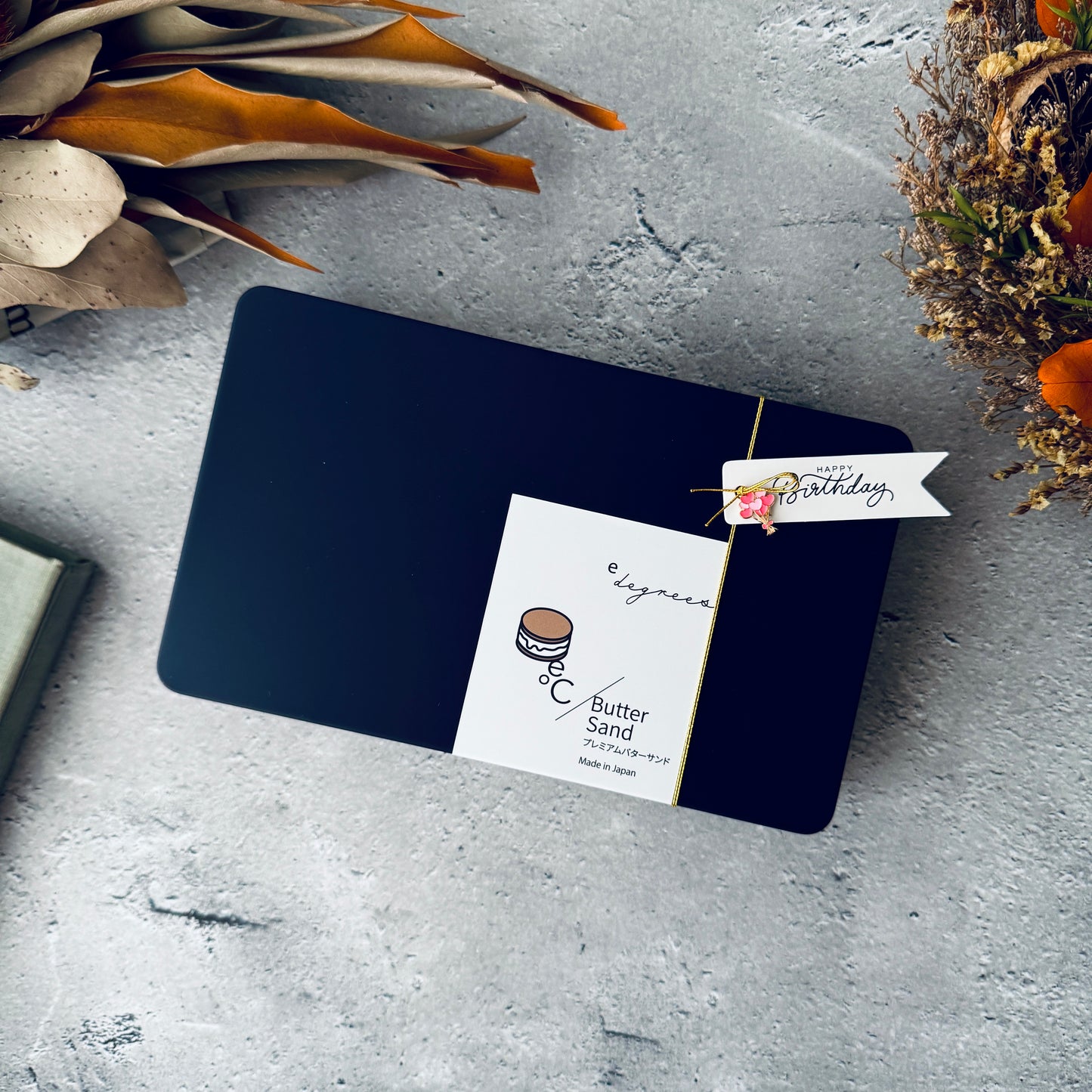 北海道バターサンド 抹茶小豆とお餅 誕生日タグ付きギフトボックス | お誕生日プレゼントに人気のお取り寄せスイーツ