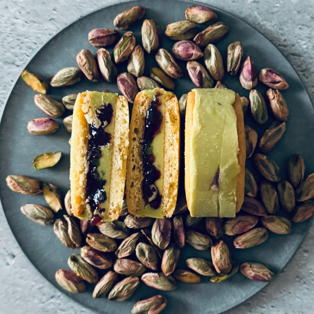 「ナッツの女王」ピスタチオを使用した贅沢な北海道バターサンド。特別な日のギフトに。