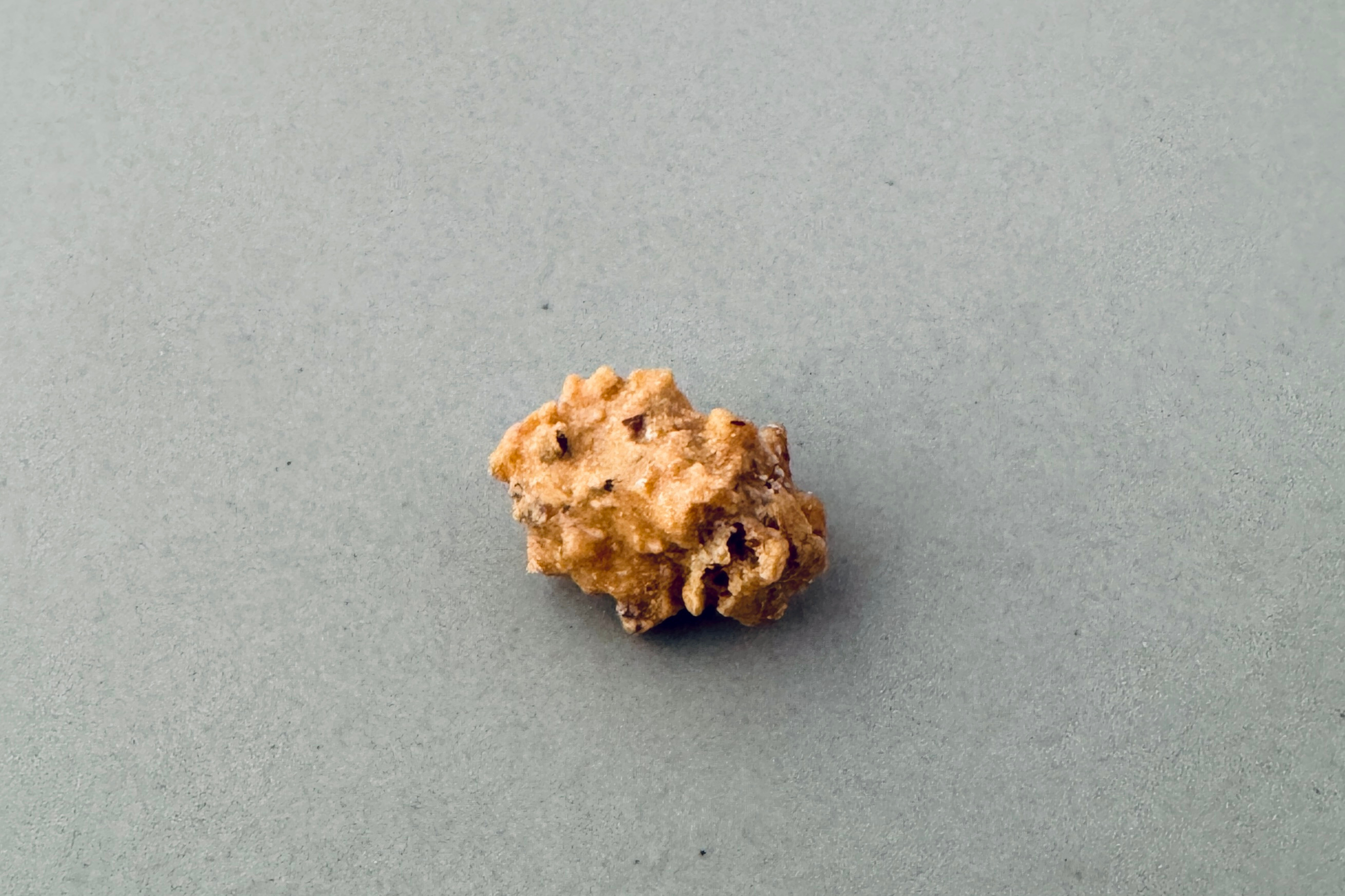 ロッシェ ペカンナッツとヘーゼルナッツ | コーヒー風味のメレンゲクッキー