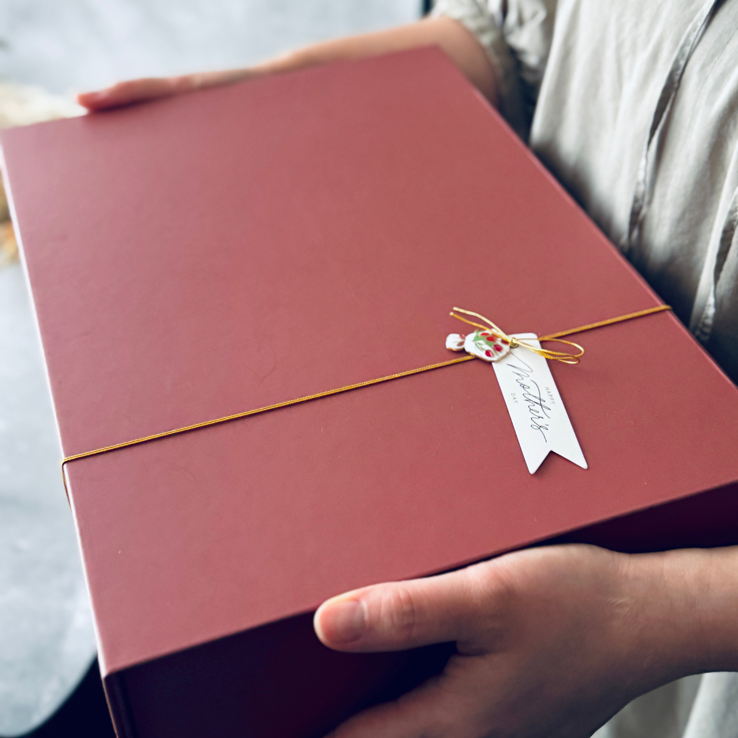 【数量限定】リスと戯れる森のクッキー缶 & Flower Box for Mother's Day 送料無料