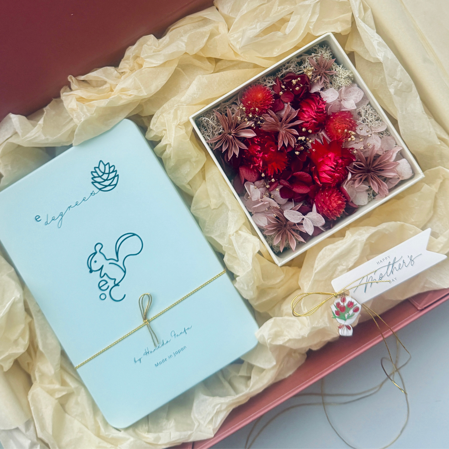 リスと戯れる森のかわいいクッキー缶 | 母の日お花付きフラワーボックスギフトの中身 | 人気のお取り寄せスイーツのプレゼント