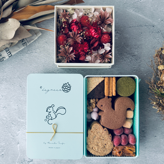 【数量限定】リスと戯れる森のクッキー缶 & Flower Box for Mother's Day 送料無料