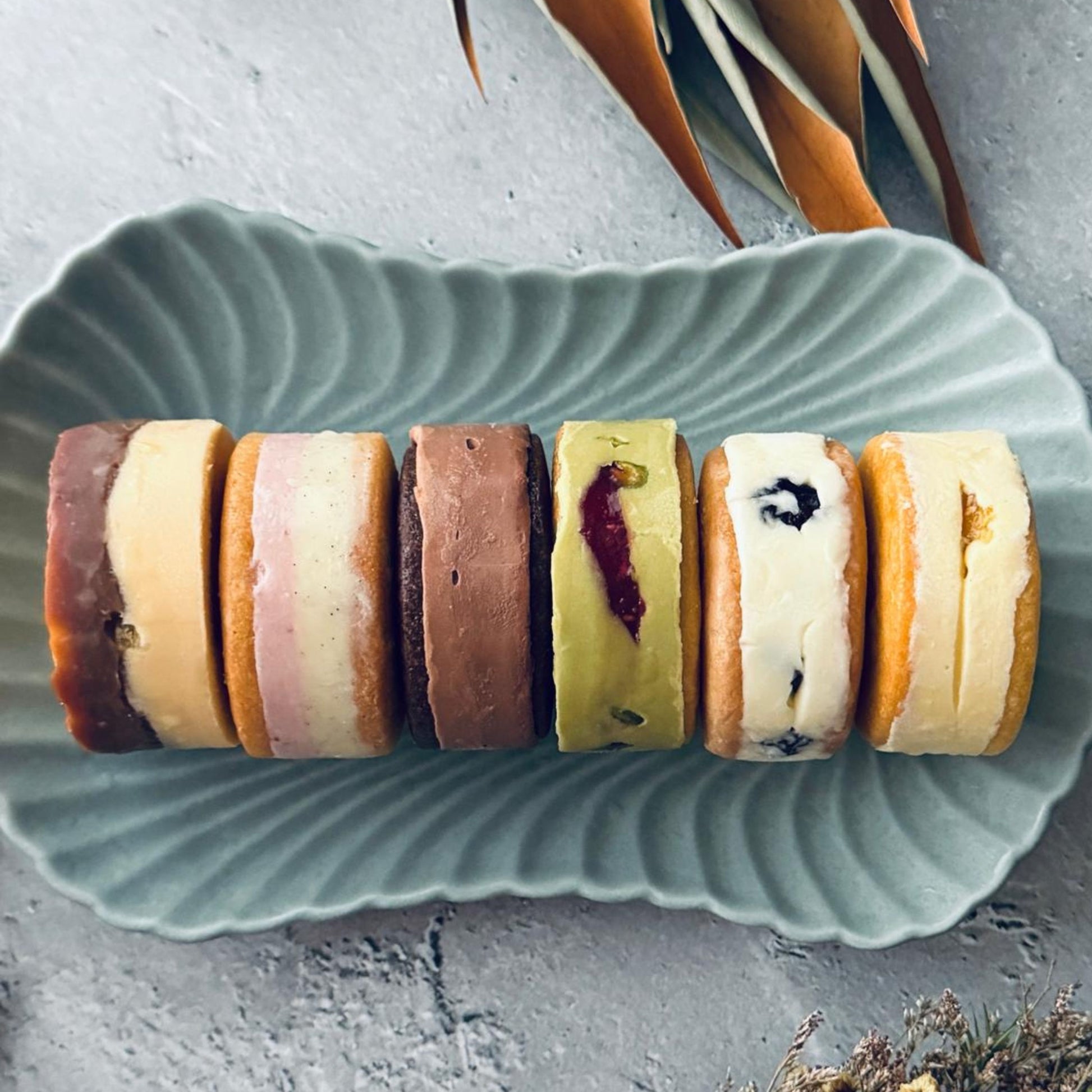 北海道バターサンド クローズアップ | しっとり食感の贅沢なお取り寄せスイーツ