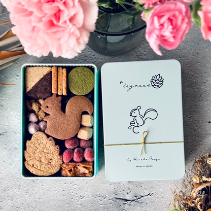 リスと戯れる森のクッキー缶 | かわいいおしゃれなギフト缶 | 人気のお取り寄せスイーツ