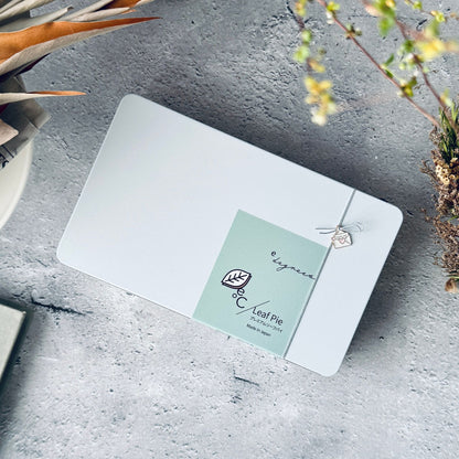 リーフパイ アーモンドキャラメル 8枚入 | ホワイトデーで人気のラブレターチャーム付きでギフトに人気のかわいいお取り寄せスイーツ