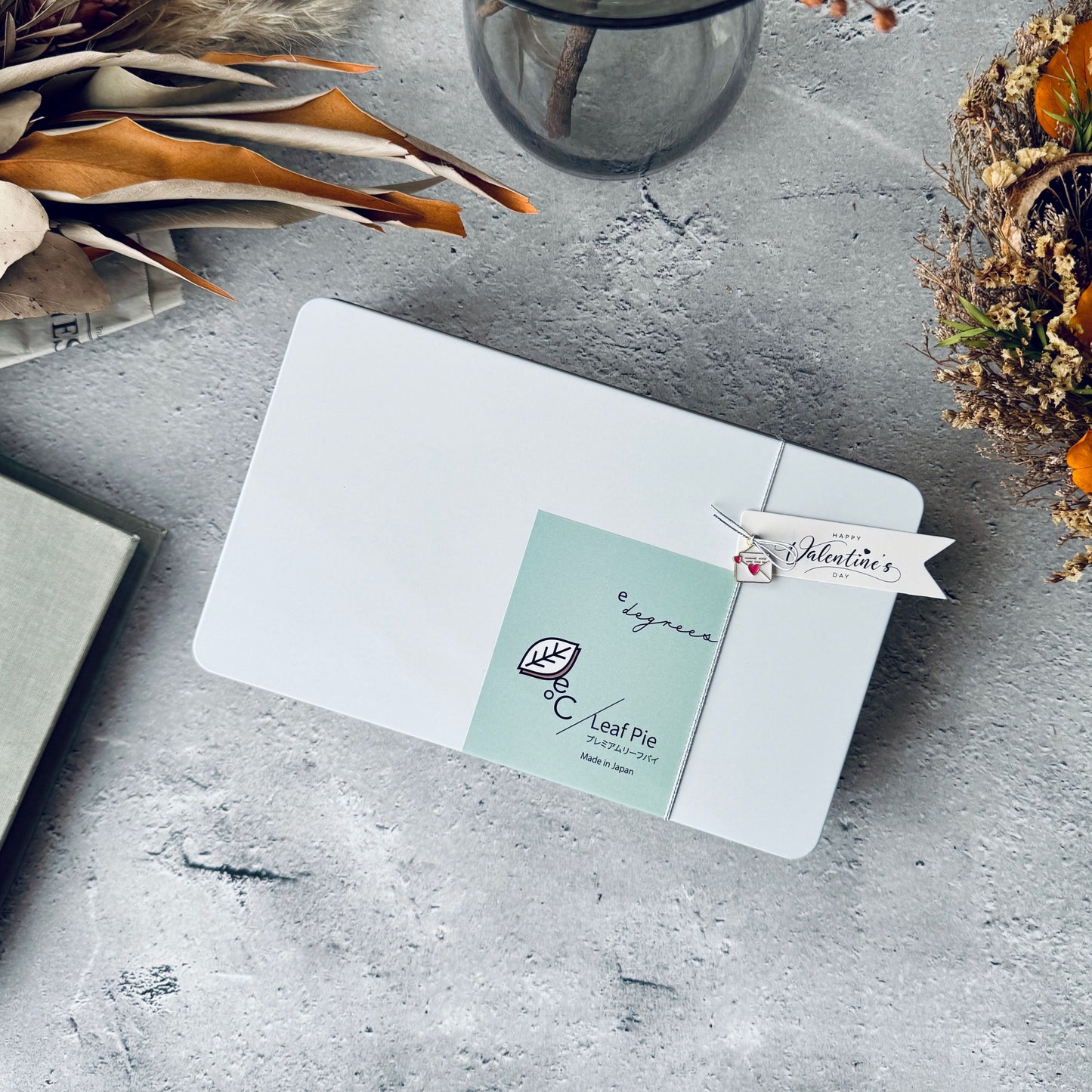 リーフパイ アーモンド&ショコラ缶 8枚入 | バレンタインギフトに人気のお取り寄せスイーツ