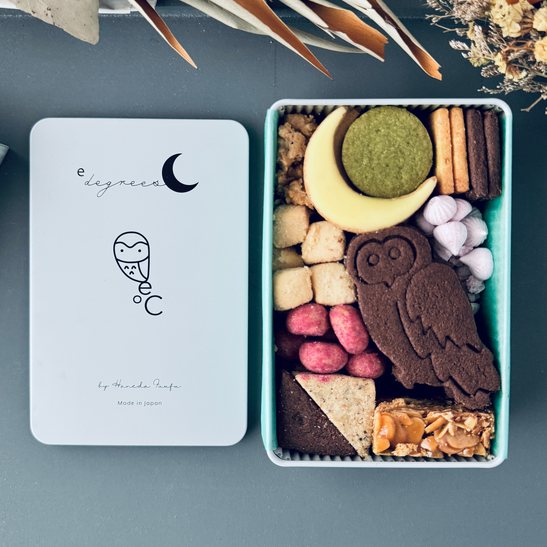 福を呼ぶフクロウとお月さまのクッキー缶 | かわいい人気のお取り寄せ