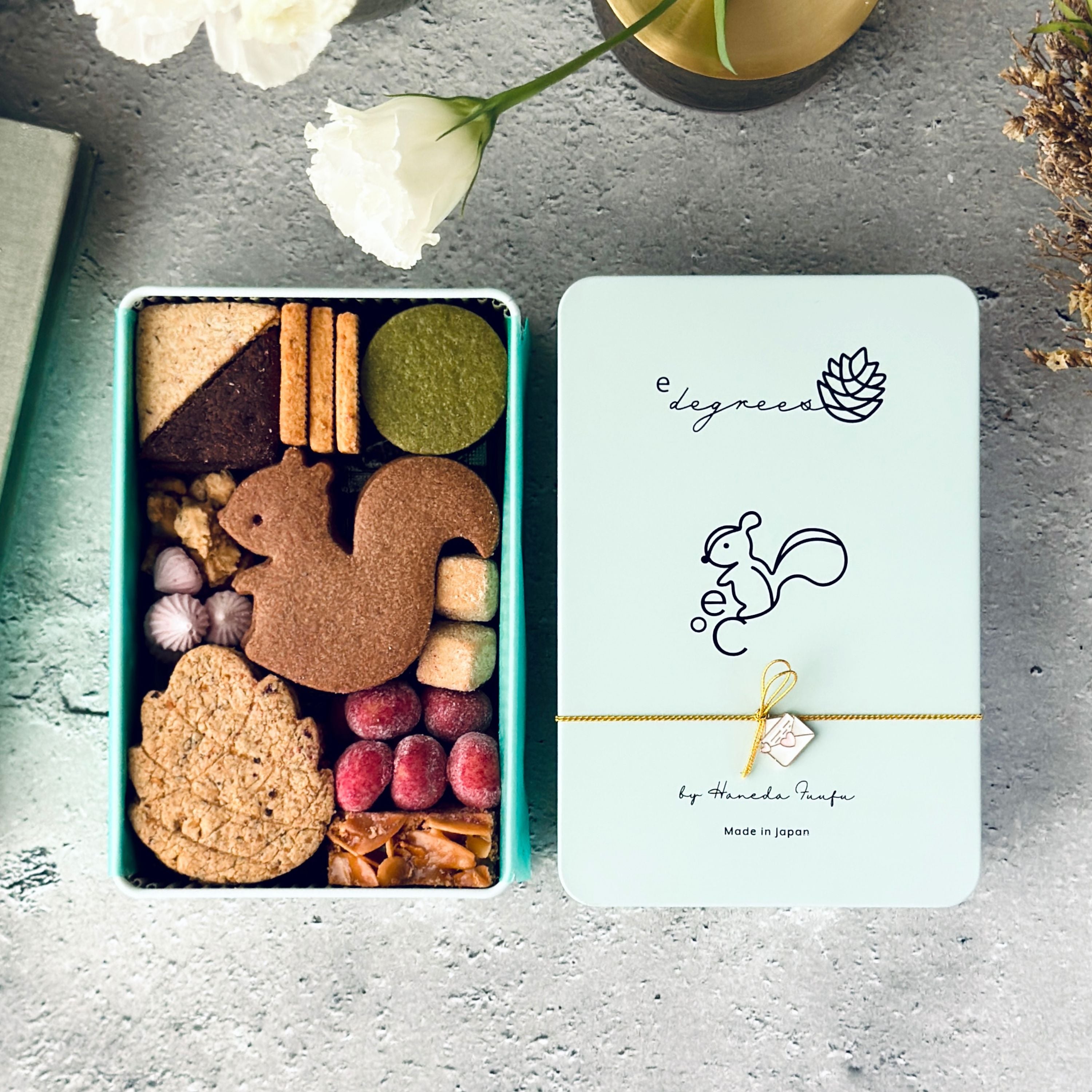 リスと戯れる森のクッキー缶 | かわいい人気のお取り寄せスイーツ | e