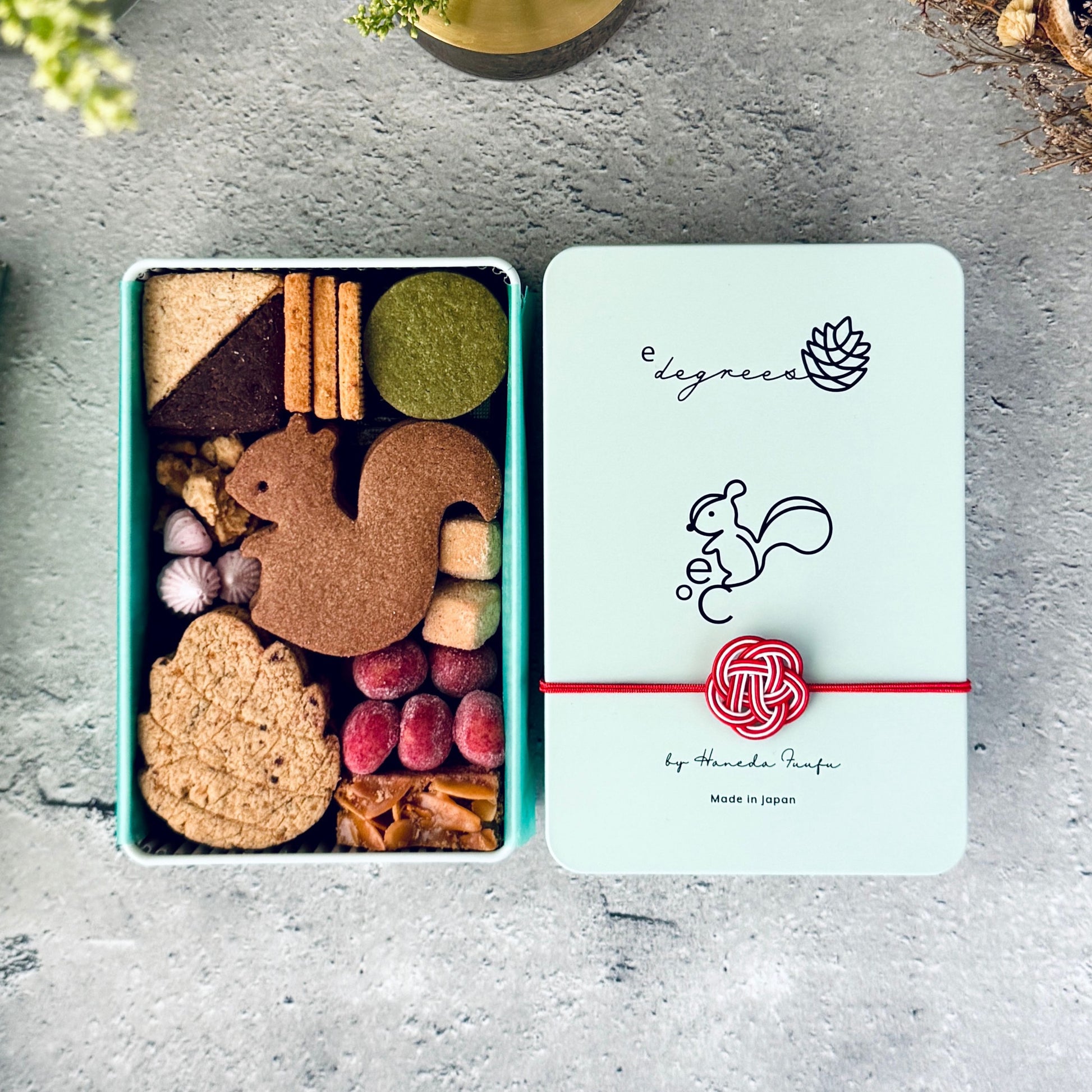 リスと戯れる森のかわいいクッキー缶 | 梅結び付き和風ギフト | 人気のお取り寄せスイーツ