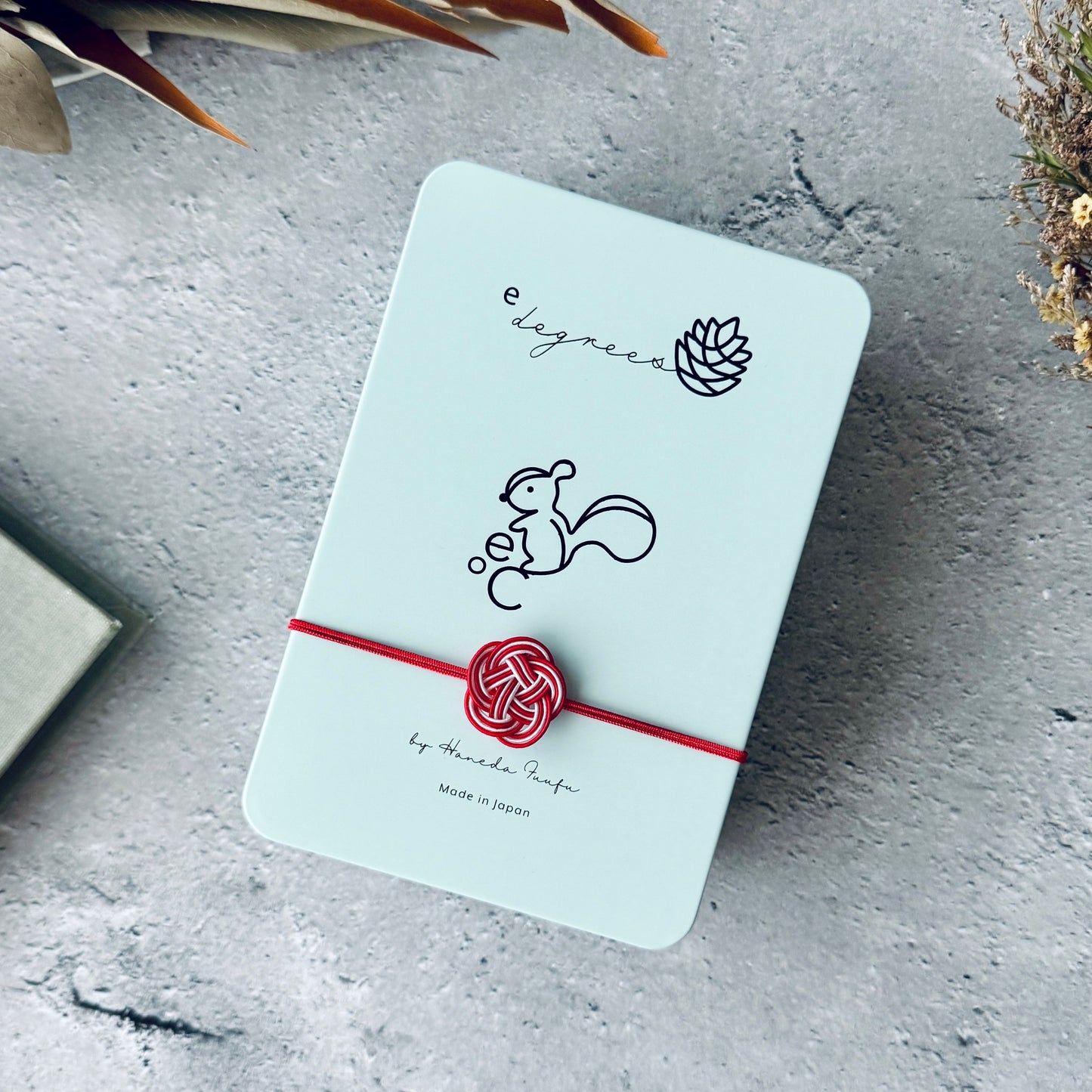 リスと戯れる森のかわいいクッキー缶 | 梅結び付き和風ギフト | 人気のお取り寄せスイーツ