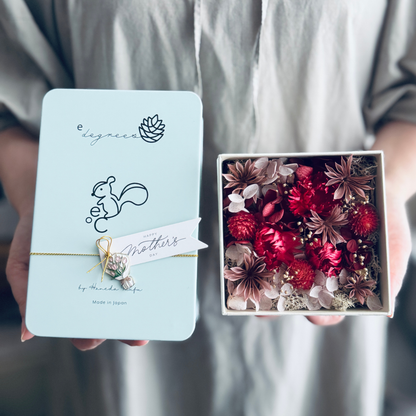 【数量限定】リスと戯れる森のクッキー缶 & Flower Box for Mother's Day 送料無料